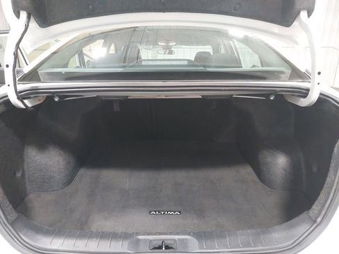 Used 2025 Nissan Altima 2.5 SV FWD image 12