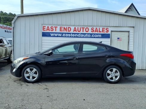 Used 2013 Hyundai Elantra GLS w/ Preferred Pkg FWD image 2