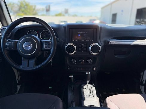 Used 2017 Jeep Wrangler Unlimited Sahara AWD/4WD image 27