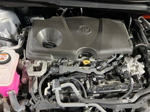 Used 2022 Toyota Sienna Limited image 32