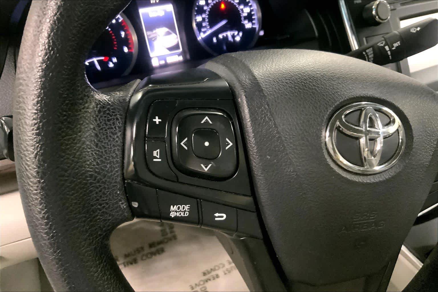 Used 2016 Toyota Camry LE FWD image 24