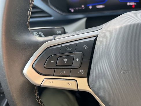 Used 2024 Volkswagen Taos SE image 15