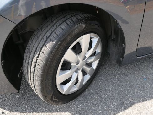 Used 2017 Toyota Corolla LE w/ Carpet Mat Package (TMS) FWD image 24