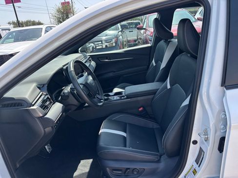 Used 2026 Toyota Camry SE FWD image 26