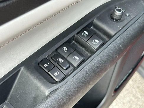 Used 2023 Jeep Compass Limited image 16