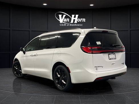 New 2026 Chrysler Pacifica Limited w/ S Appearance Package AWD/4WD image 5