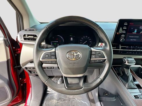 Used 2023 Toyota Sienna XLE FWD image 10
