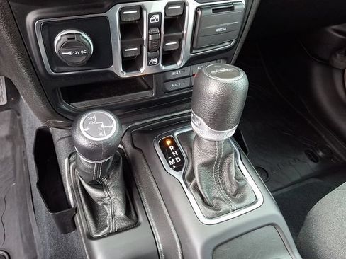 Used 2024 Jeep Gladiator Sport AWD/4WD image 11