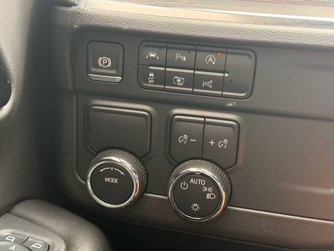 Used 2025 Chevrolet Tahoe LS RWD image 25