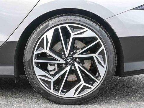 Certified 2025 Hyundai Ioniq 6 SEL image 10