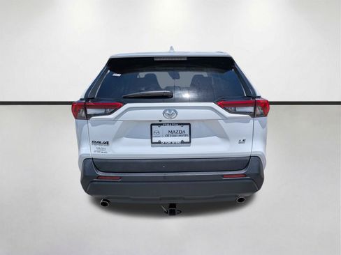 Used 2022 Toyota RAV4 LE FWD image 4