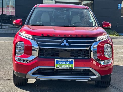 New 2025 Mitsubishi Outlander SE image 10