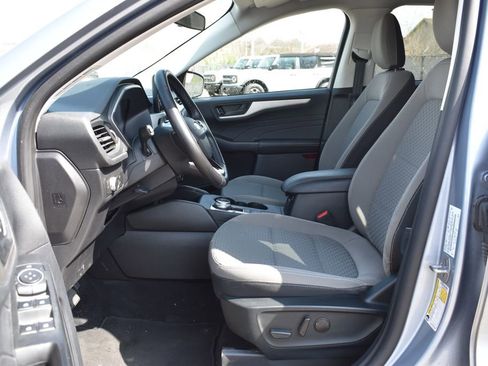 Certified 2022 Ford Escape SE w/ SE Sport Appearance Package image 9