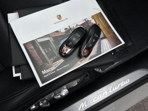 Used 2020 Porsche Macan Turbo image 43