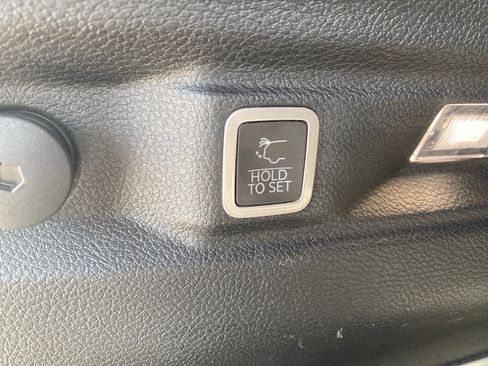 Used 2022 Jeep Grand Cherokee L Limited AWD/4WD image 19