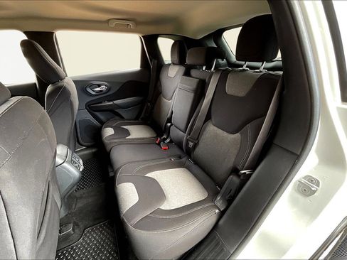 Used 2014 Jeep Cherokee Latitude w/ Cold Weather Group image 22