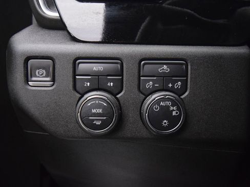 Used 2022 Chevrolet Silverado 1500 LT AWD/4WD image 38