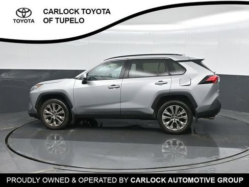 Used 2019 Toyota RAV4 XLE Premium image 8