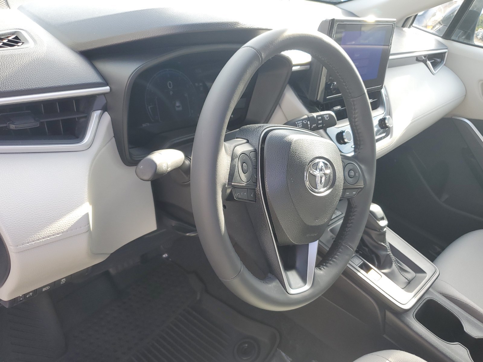 Used 2026 Toyota Corolla Cross LE AWD/4WD image 19