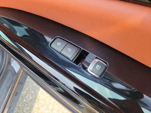 Used 2022 Kia Carnival SX FWD image 11