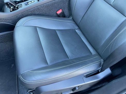 Used 2025 Volvo XC40 B5 Core image 24