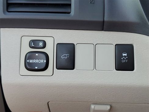 Used 2010 Toyota Venza AWD image 17