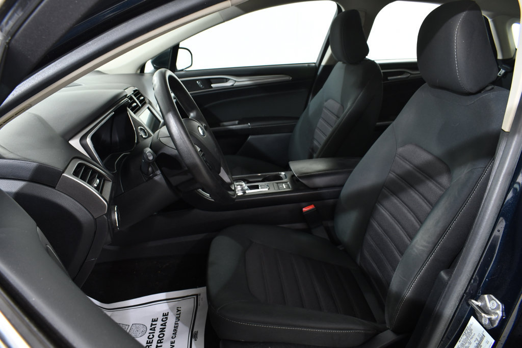 Used 2020 Ford Fusion SE FWD image 6
