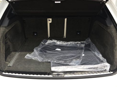 Used 2019 Bentley Bentayga image 17