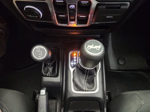 Used 2019 Jeep Wrangler Unlimited Sahara image 22