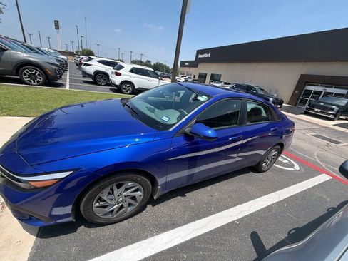 Certified 2024 Hyundai Elantra SEL FWD image 2