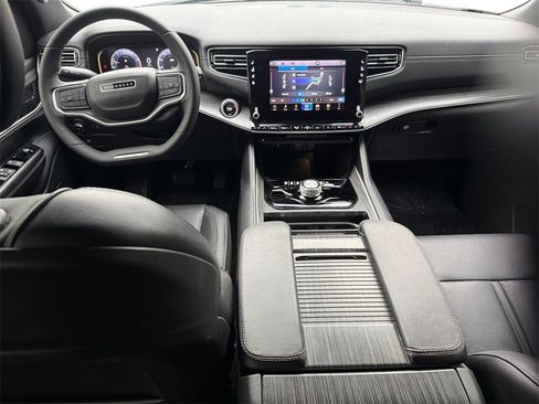 Used 2024 Jeep Wagoneer Series II w/ Flexible Seating Group image 10