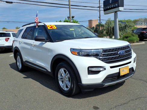 Certified 2023 Ford Explorer XLT w/ Equipment Group 202A AWD/4WD image 1