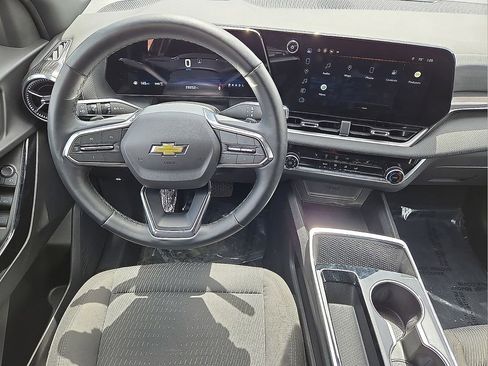 Used 2025 Chevrolet Equinox LT AWD/4WD image 17