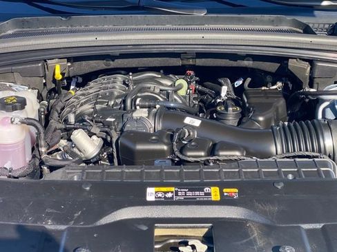 Certified 2024 Jeep Grand Cherokee L Limited w/ Luxury Tech Group II image 10