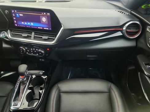 Used 2025 Chevrolet Trax RS w/ Driver Confidence Package FWD image 38