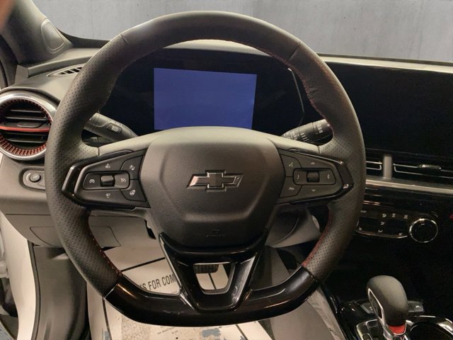 Used 2025 Chevrolet Trax RS w/ Sunroof Package FWD image 27