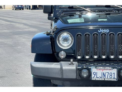 Used 2017 Jeep Wrangler Unlimited Sahara w/ Connectivity Group AWD/4WD image 17