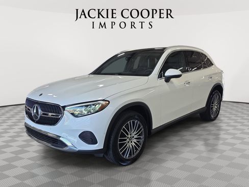 Used 2025 Mercedes-Benz GLC 300 4MATIC image 1