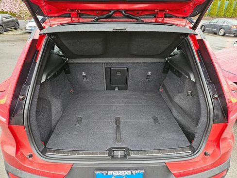 Used 2020 Volvo XC40 T5 R-Design image 9