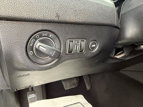 Used 2019 Chrysler 300 S RWD image 17