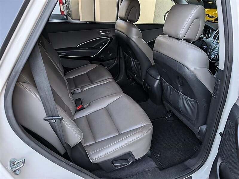 Used 2017 Hyundai Santa Fe FWD image 30