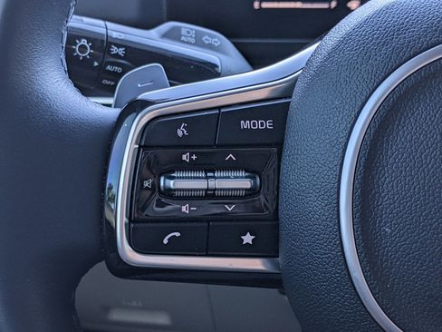 Certified 2025 Kia Carnival EX image 21