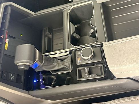 Used 2024 Toyota Tundra Limited image 17