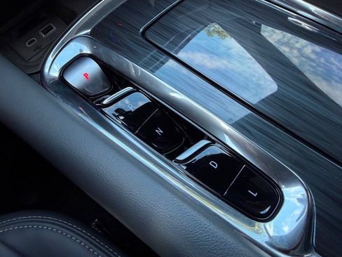 Used 2023 Buick Enclave Essence FWD image 19