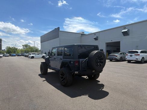 Used 2015 Jeep Wrangler Unlimited Sahara w/ Connectivity Group AWD/4WD image 8