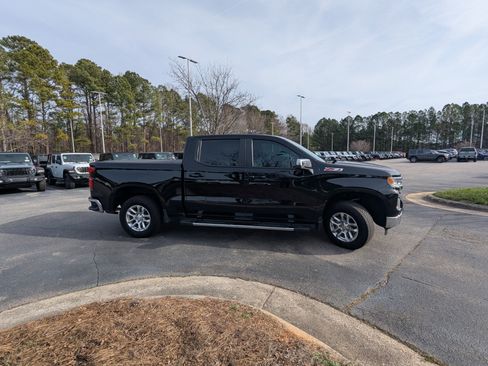 Used 2024 Chevrolet Silverado 1500 LT w/ Z71 Off-Road Package image 4