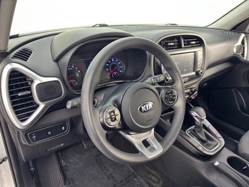 Used 2020 Kia Soul LX image 12