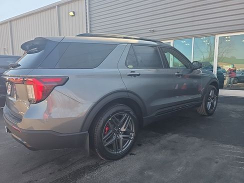 New 2026 Ford Explorer ST-Line w/ ST-Line Street Pack AWD/4WD image 5
