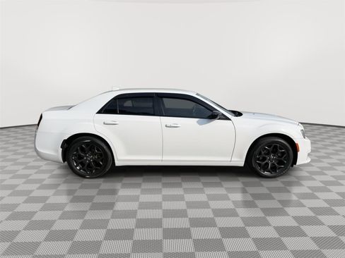 Used 2019 Chrysler 300 Touring w/ Sport Appearance Package AWD/4WD image 9
