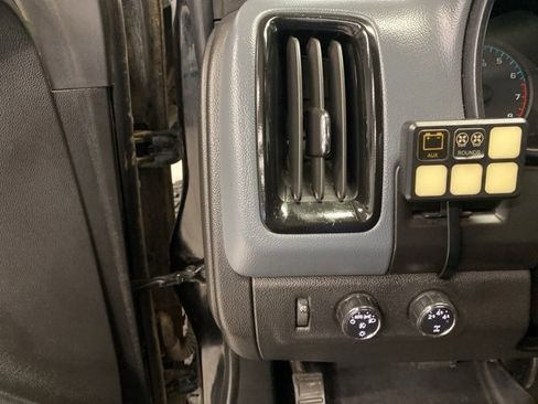 Used 2015 Chevrolet Colorado Z71 image 10